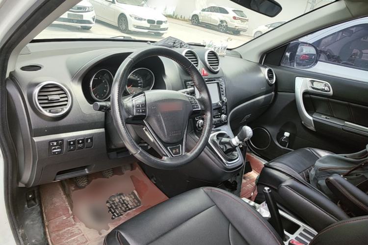 Used Haval H6 2015 Upgraded Model 1.5T Manual Two-Wheel Drive Elite Version Center Console