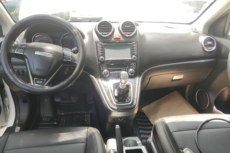 Used Haval H6 2015 Upgraded Model 1.5T Manual Two-Wheel Drive Elite Version Center Console