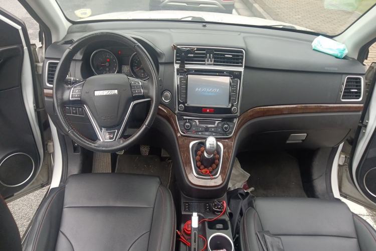 Used Haval H6 2015 Revised Version Sport Edition 1.5T Manual Transmission Two-Wheel Drive Elite Grade Center Console