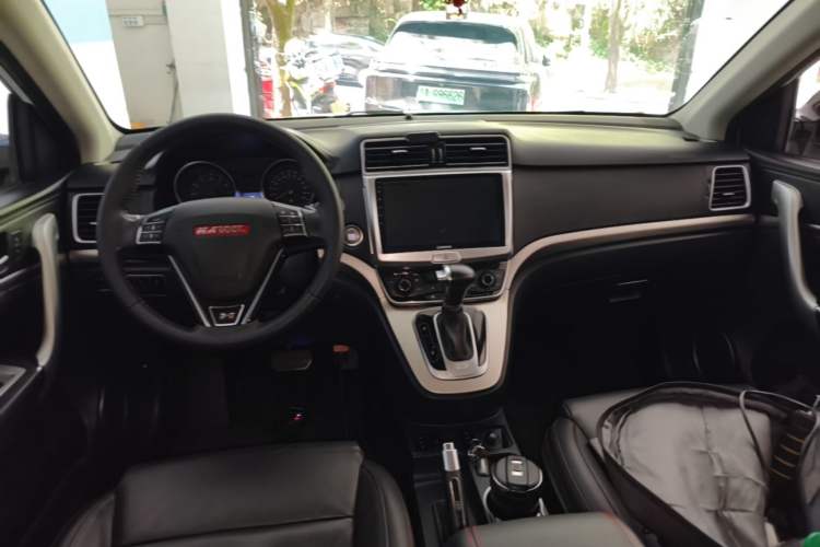 Used Haval H6 2015 Sport Edition 1.5T Automatic Two-Wheel Drive Luxury Model Center Console