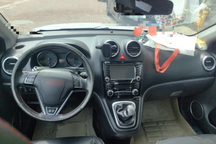 Used Haval H6 2015 Upgraded Model 1.5T Manual Two-Wheel Drive Elite Version Center Console