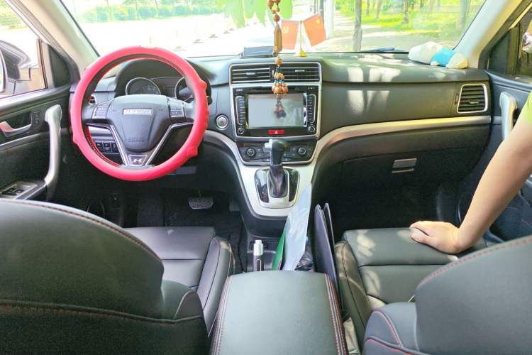 Used Haval H6 2015 Sport Edition 1.5T Automatic Two-Wheel Drive Luxury Model Center Console