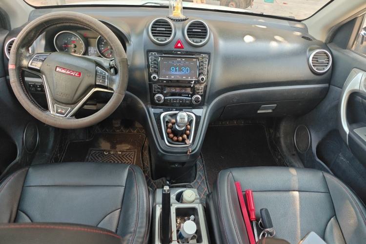 Used Haval H6 2015 Upgraded Model 1.5T Manual Two-Wheel Drive Elite Version Center Console