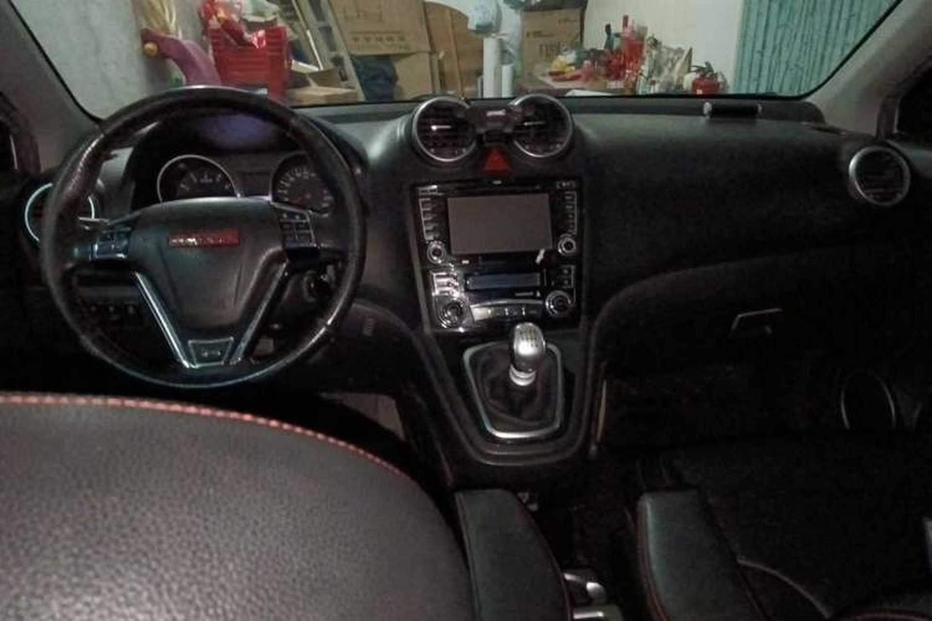 Used Haval H6 2015 Upgraded Model 1.5T Manual Two-Wheel Drive Elite Version Center Console