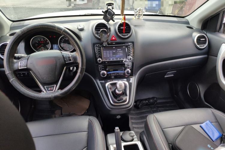 Used Haval H6 2015 Upgraded Model 1.5T Manual Two-Wheel Drive Elite Version Center Console