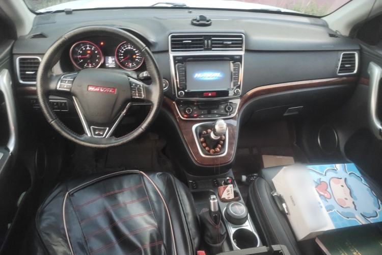 Used Haval H6 2015 Revised Version Sport Edition 1.5T Manual Transmission Two-Wheel Drive Elite Grade Center Console