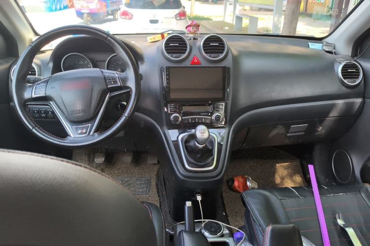 Used Haval H6 2015 Upgraded Model 1.5T Manual Two-Wheel Drive Elite Version Center Console
