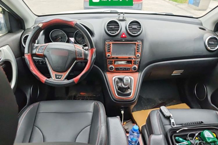 Used Haval H6 2015 Upgraded Model 1.5T Manual Two-Wheel Drive Elite Version Center Console