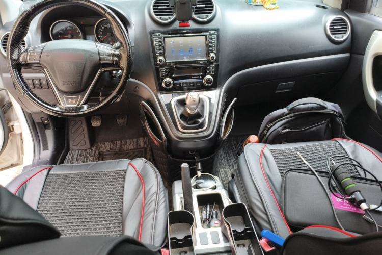 Used Haval H6 2015 Upgraded Model 1.5T Manual Two-Wheel Drive Elite Version Center Console