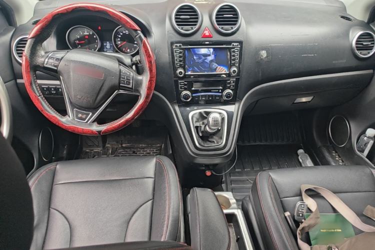 Used Haval H6 2015 Upgraded Model 1.5T Manual Two-Wheel Drive Elite Version Center Console