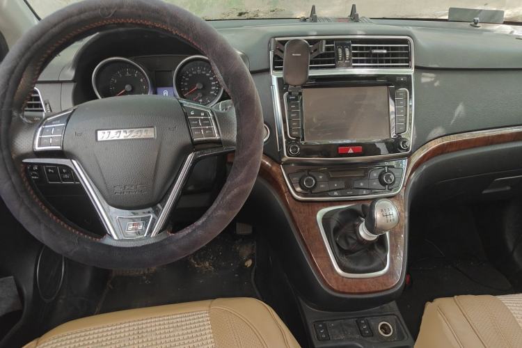 Used Haval H6 2015 Revised Version Sport Edition 1.5T Manual Transmission Two-Wheel Drive Elite Grade Center Console