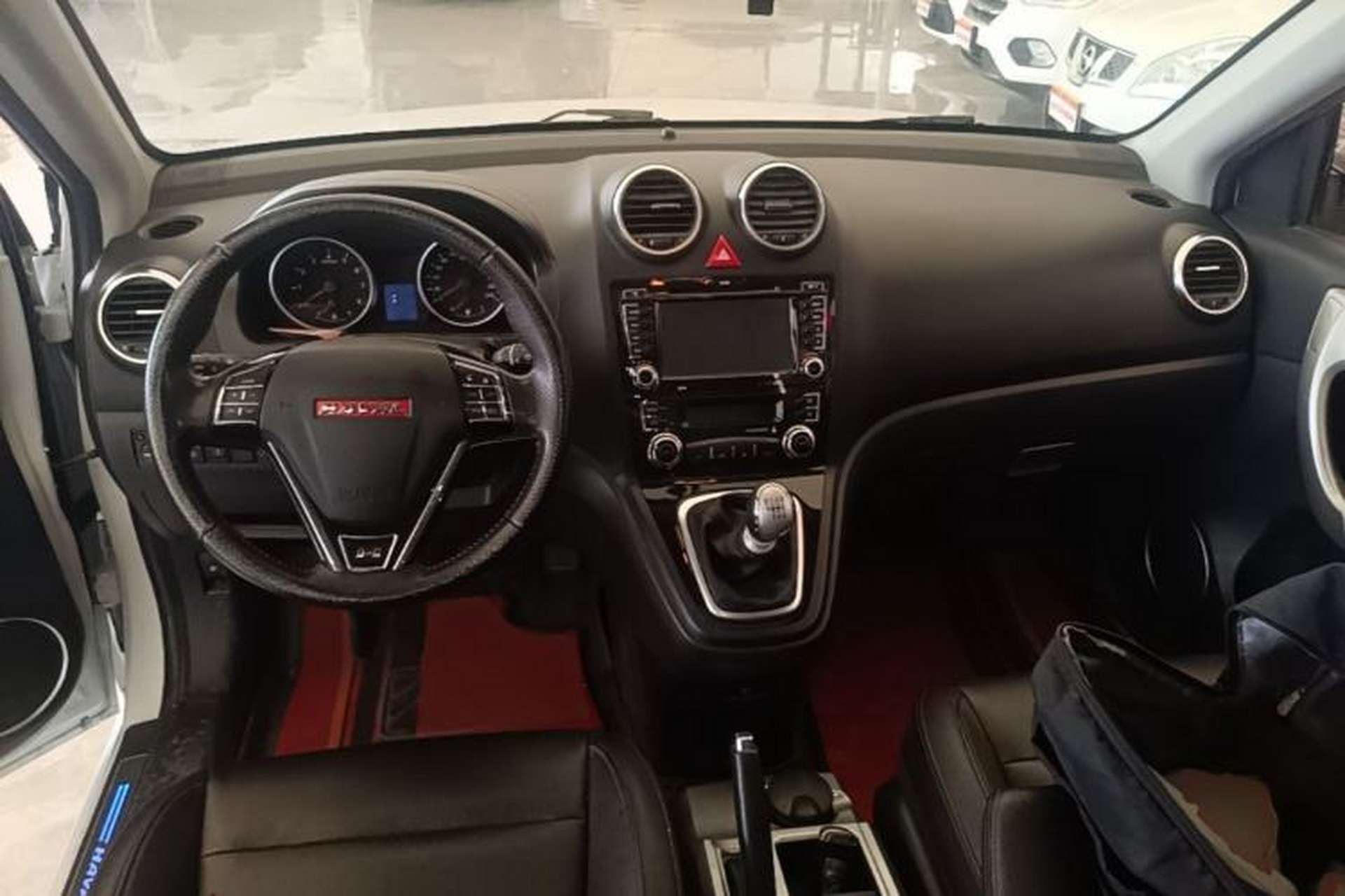 Used Haval H6 2015 Upgraded Model 1.5T Manual Two-Wheel Drive Elite Version Center Console