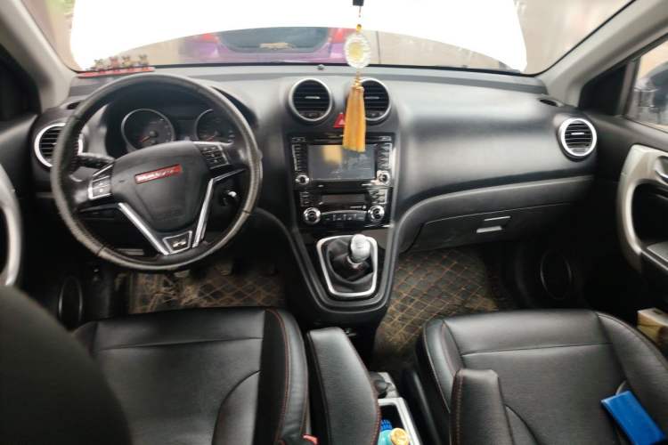 Used Haval H6 2015 Upgraded Model 1.5T Manual Two-Wheel Drive Elite Version Center Console