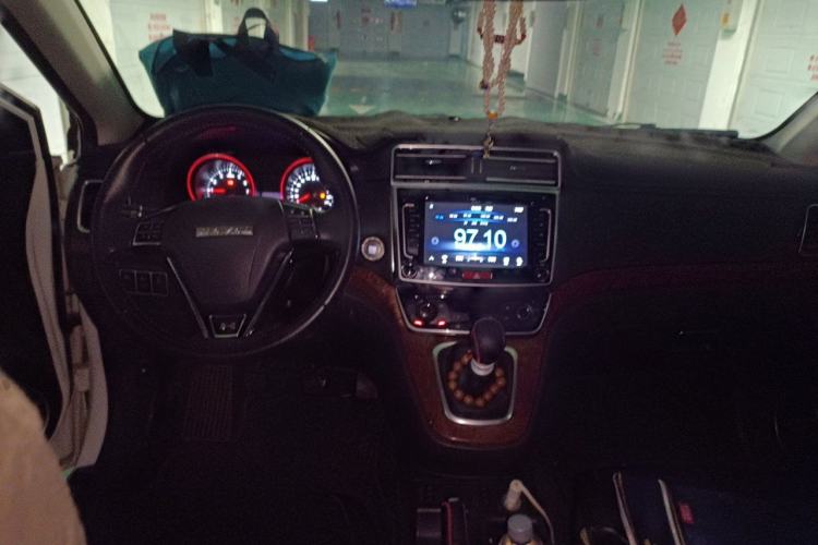 Used Haval H6 2015 Revised Version Sport Edition 1.5T Manual Transmission Two-Wheel Drive Elite Grade Center Console