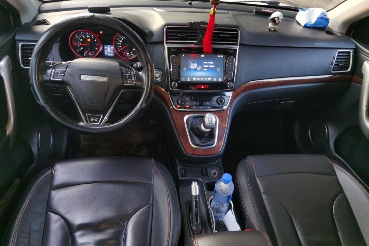 Used Haval H6 2015 Revised Version Sport Edition 1.5T Manual Transmission Two-Wheel Drive Elite Grade Center Console