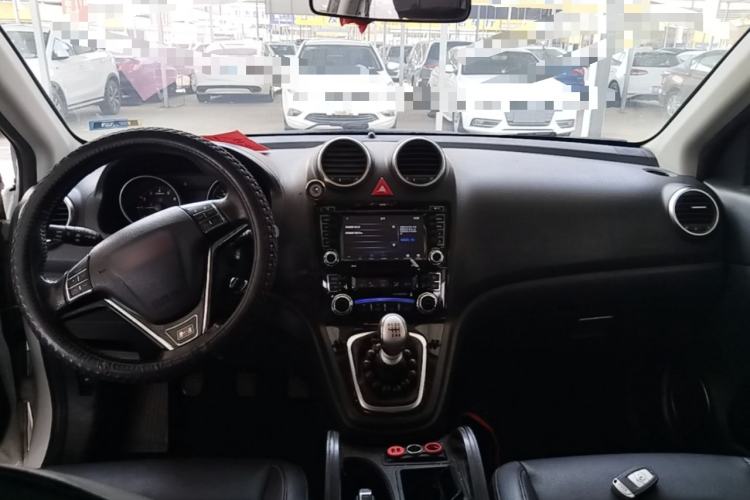 Used Haval H6 2015 Upgraded Model 1.5T Manual Two-Wheel Drive Elite Version Center Console