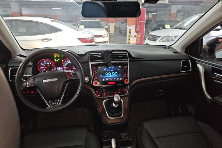 Used Haval H6 2015 Revised Version Sport Edition 1.5T Manual Transmission Two-Wheel Drive Elite Grade Center Console