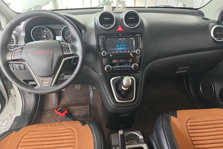 Used Haval H6 2015 Upgraded Model 1.5T Manual Two-Wheel Drive Elite Version Center Console