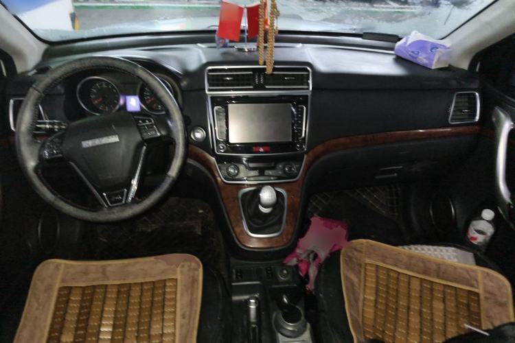 Used Haval H6 2015 Revised Version Sport Edition 1.5T Manual Transmission Two-Wheel Drive Elite Grade Center Console