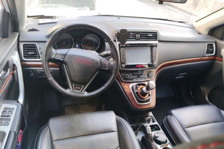 Used Haval H6 2015 Revised Version Sport Edition 1.5T Manual Transmission Two-Wheel Drive Elite Grade Center Console