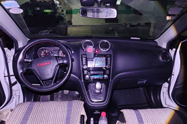 Used Haval H6 2015 Upgraded Model 1.5T Manual Two-Wheel Drive Elite Version Center Console