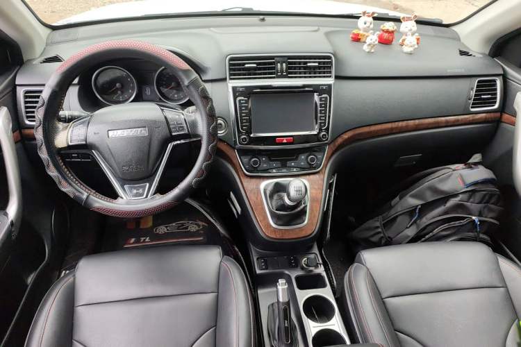 Used Haval H6 2015 Sport Edition 1.5T Manual Two-Wheel Drive Elite Model Center Console