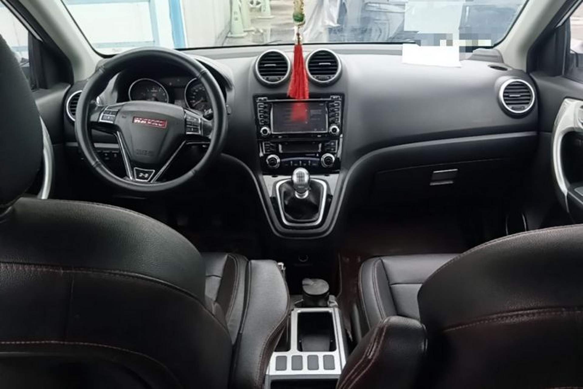 Used Haval H6 2015 Upgraded Model 1.5T Manual Two-Wheel Drive Elite Version Center Console