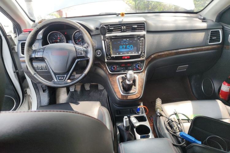 Used Haval H6 2015 Revised Version Sport Edition 1.5T Manual Transmission Two-Wheel Drive Elite Grade Center Console