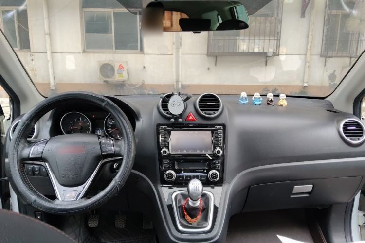 Used Haval H6 2015 Upgraded Model 1.5T Manual Two-Wheel Drive Elite Version Center Console