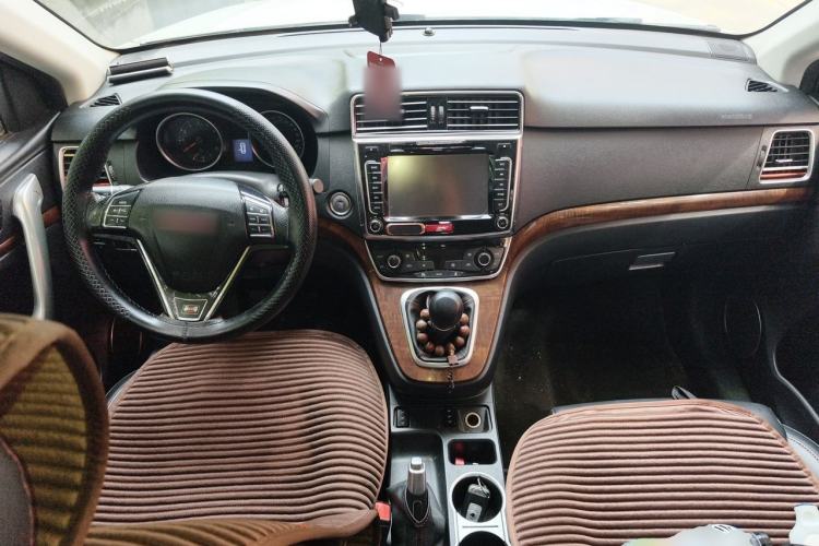 Used Haval H6 2015 Revised Version Sport Edition 1.5T Manual Transmission Two-Wheel Drive Elite Grade Center Console