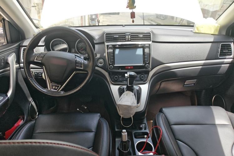 Used Haval H6 2015 Sport Edition 1.5T Automatic Two-Wheel Drive Luxury Model Center Console