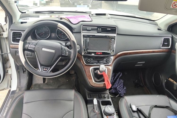 Used Haval H6 2015 Revised Version Sport Edition 1.5T Manual Transmission Two-Wheel Drive Elite Grade Center Console