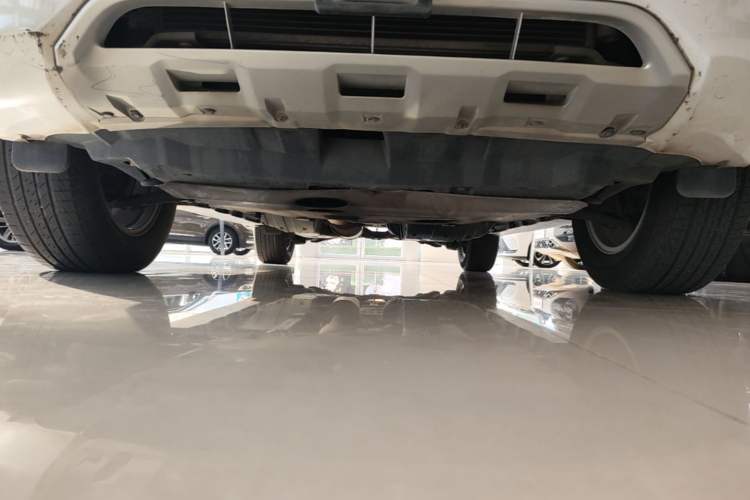 Used Haval H6 2015 Upgraded Model 1.5T Manual Two-Wheel Drive Elite Version Chassis Front
