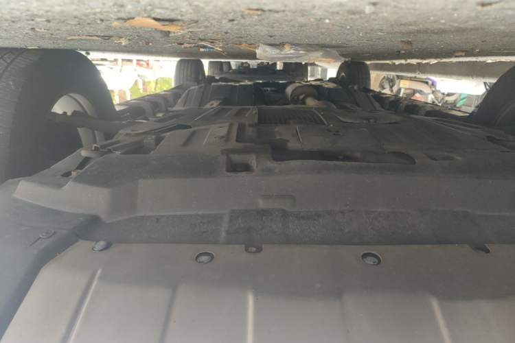Used Haval H6 2015 Revised Version Sport Edition 1.5T Manual Transmission Two-Wheel Drive Elite Grade Chassis Front
