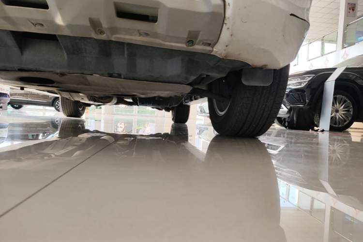 Used Haval H6 2015 Upgraded Model 1.5T Manual Two-Wheel Drive Elite Version Chassis Front Left