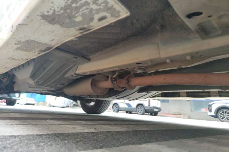 Used Haval H6 2015 Upgraded Model 1.5T Manual Two-Wheel Drive Elite Version Chassis Front Right