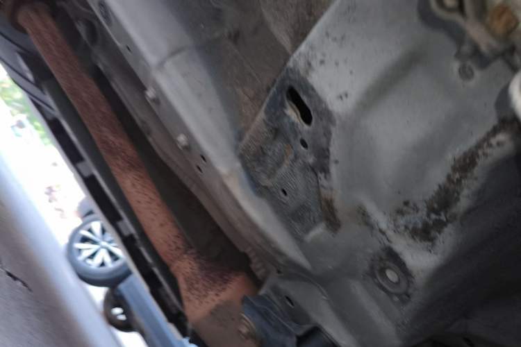 Used Haval H6 2015 Upgraded Model 1.5T Manual Two-Wheel Drive Elite Version Chassis Front Right
