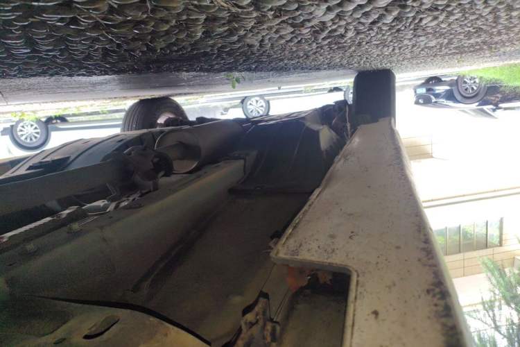 Used Haval H6 2015 Upgraded Model 1.5T Manual Two-Wheel Drive Elite Version Chassis Front Right