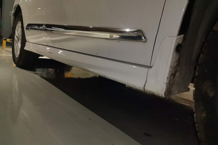 Used Haval H6 2015 Upgraded Model 1.5T Manual Two-Wheel Drive Elite Version Chassis Front Right