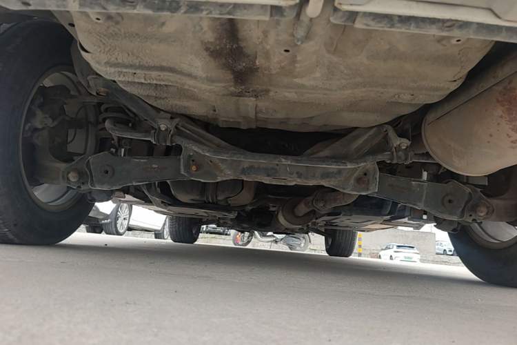 Used Haval H6 2015 Upgraded Model 1.5T Manual Two-Wheel Drive Elite Version Chassis Rear