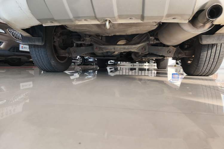 Used Haval H6 2015 Upgraded Model 1.5T Manual Two-Wheel Drive Elite Version Chassis Rear