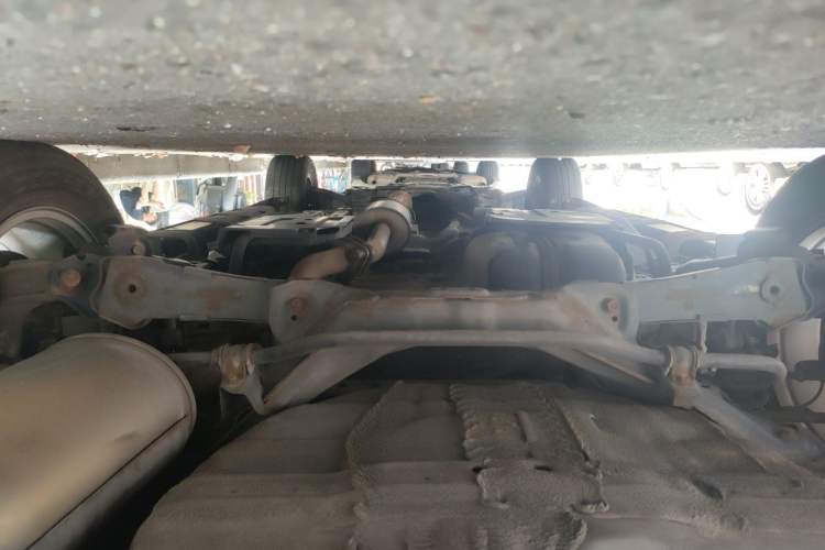 Used Haval H6 2015 Revised Version Sport Edition 1.5T Manual Transmission Two-Wheel Drive Elite Grade Chassis Rear