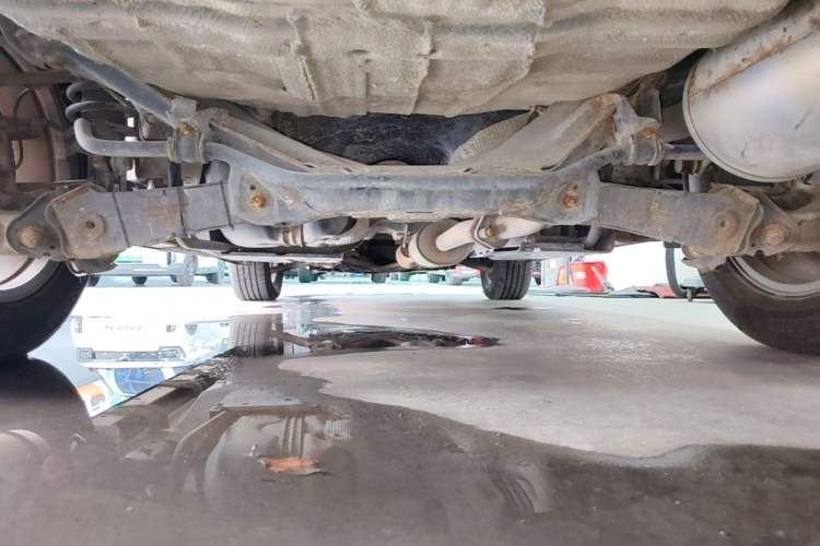 Used Haval H6 2015 Revised Version Sport Edition 1.5T Manual Transmission Two-Wheel Drive Elite Grade Chassis Rear