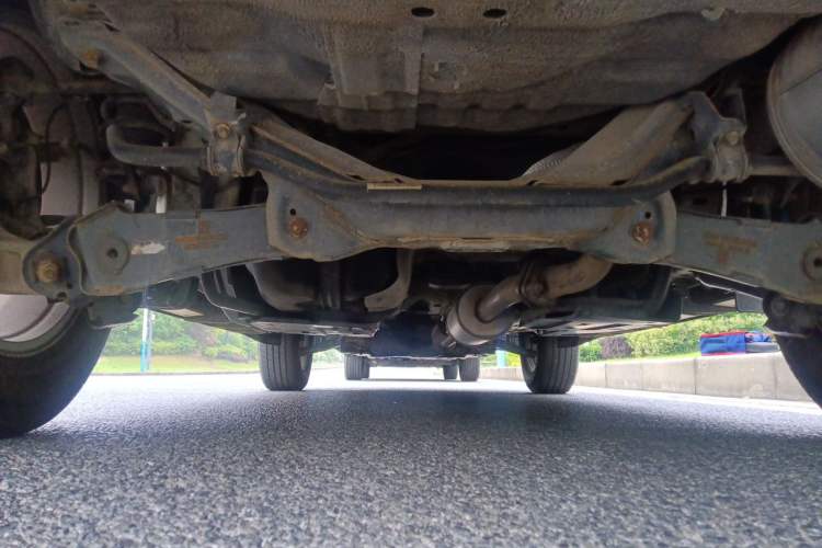 Used Haval H6 2015 Revised Version Sport Edition 1.5T Manual Transmission Two-Wheel Drive Elite Grade Chassis Rear