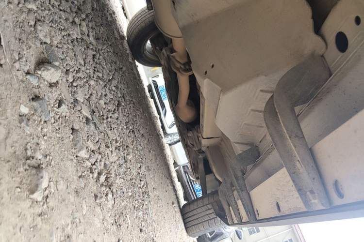 Used Haval H6 2015 Revised Version Sport Edition 1.5T Manual Transmission Two-Wheel Drive Elite Grade Chassis Rear Right