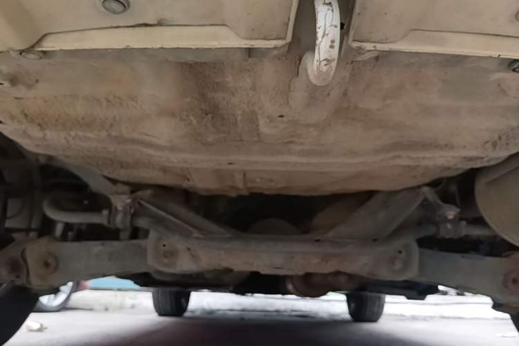Used Haval H6 2015 Upgraded Model 1.5T Manual Two-Wheel Drive Elite Version Chassis Rear