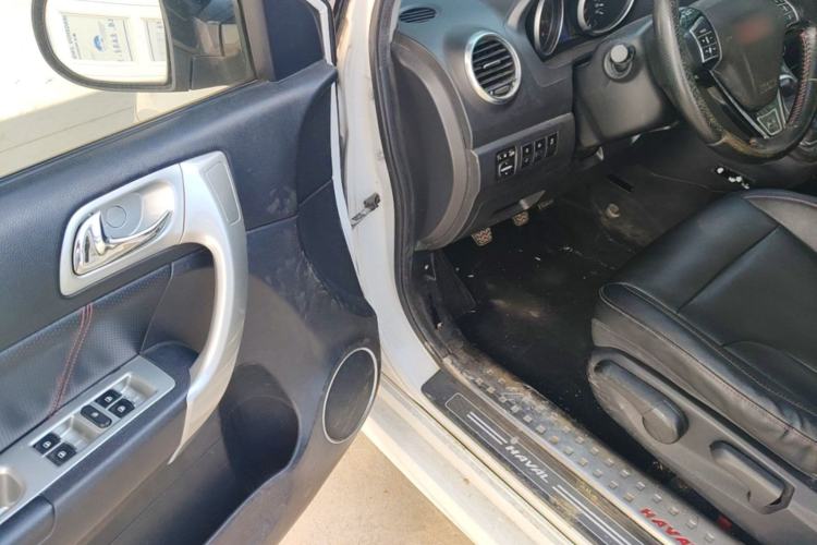 Used Haval H6 2015 Upgraded Model 1.5T Manual Two-Wheel Drive Elite Version Driver Seat