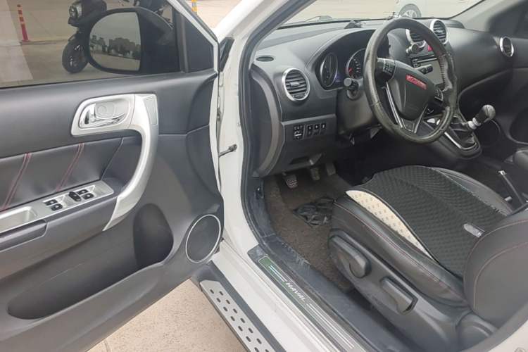Used Haval H6 2015 Upgraded Model 1.5T Manual Two-Wheel Drive Elite Version Driver Seat