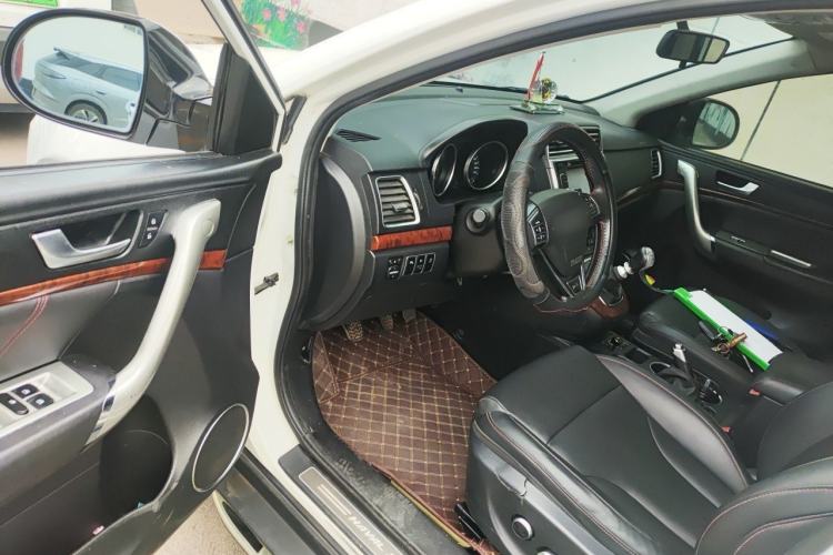 Used Haval H6 2015 Revised Version Sport Edition 1.5T Manual Transmission Two-Wheel Drive Elite Grade Driver Seat