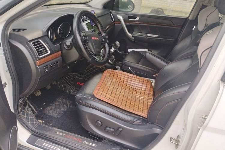 Used Haval H6 2015 Upgraded Model 1.5T Manual Two-Wheel Drive Elite Version Driver Seat